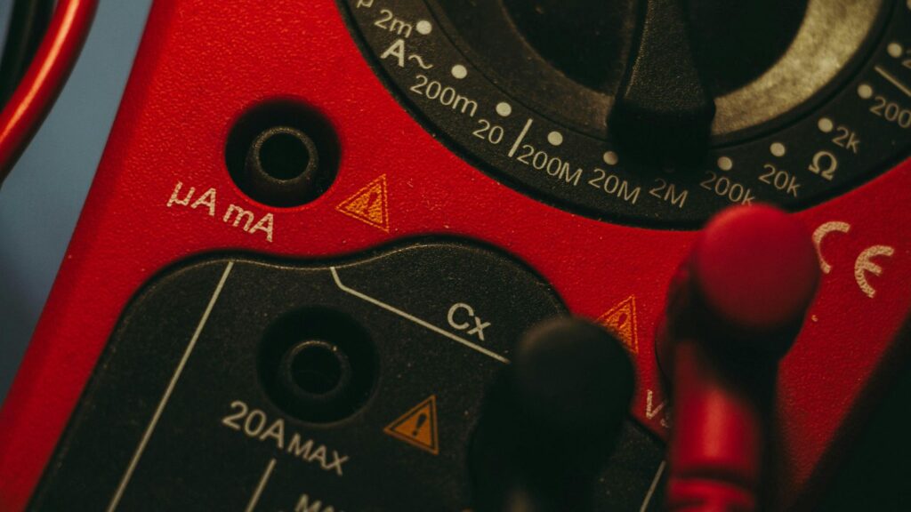 current resolution in a clamp meter